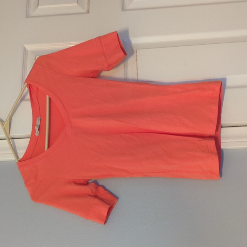 NWOT 3/4 Length Shirt